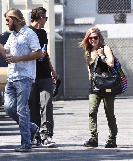 Avril+Lavigne+Brody+Jenner+Avril+Lavigne+Arriving+5fIY-dD3p6tl - Voi - ce - credeti
