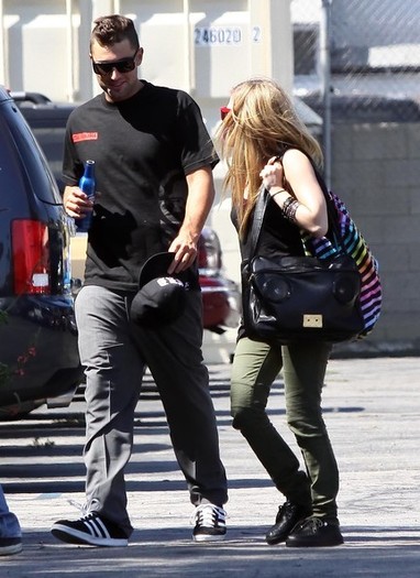 Avril+Lavigne+Brody+Jenner+Avril+Lavigne+Arriving+biuyVOQOKncl