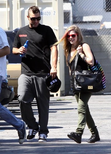 Avril+Lavigne+Brody+Jenner+Avril+Lavigne+Arriving+xDo4hCTGQxEl - Voi - ce - credeti