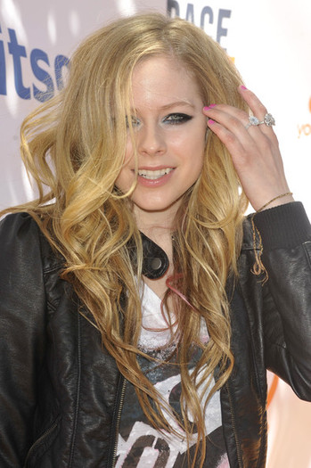 Avril+Lavigne+Nancy+Davis+Kicks+Off+May+MS+rfGd5DxMEJvl