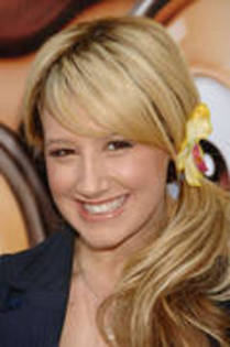 MCOCWPKYVVHWYZIFDRR - Ashley tisdale