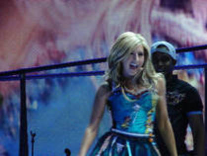 NOSFFBQGJQNCHGEIPER - Ashley tisdale