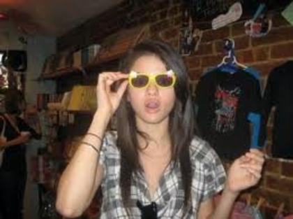 POZA RARA CU SELLY 3 - Poze rare cu Selena Gomez