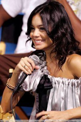 2124783487_66a485436f - vanessa hudgens
