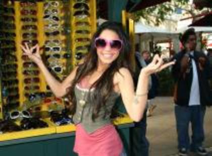 WUTFHICPJZSMVEKIFXM - vanessa hudgens