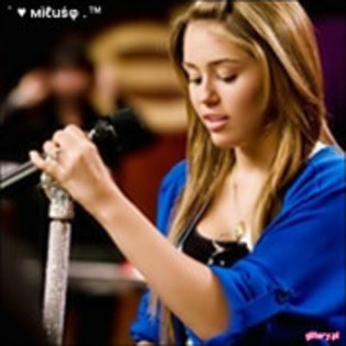 30823102_MMOQVDRQU - hannah montana si miley cyrus