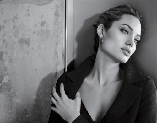 angelina-jolie-already-preparing-her-life-without-brad-pitt - POZE ANGELINA JOLIE