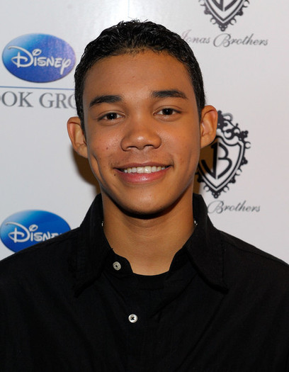 Roshon+Fegan+Burning+Up+Tour+Jonas+Brothers+_I7SJ1ZSKRkl - Cateva PoZe Cu RoShOn FeGaN