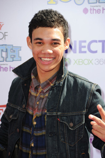 Roshon+Fegan+Variety+4th+Annual+Power+Youth+KMtR3-vjC3Wl - Cateva PoZe Cu RoShOn FeGaN