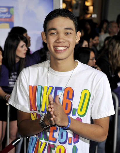 Roshon+Fegan+Walt+Disney+Pictures+Jonas+Brothers+zoYREWyKScjl