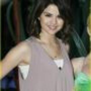 Selena_Gomez_1252597872_1 - selena gomez