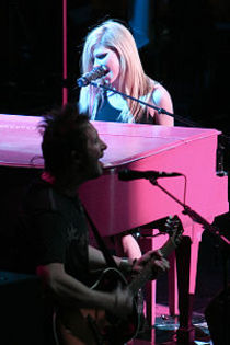 200px-Avrilonthepiano - About -  Avril -  Lavigne - by -  Wikipedia