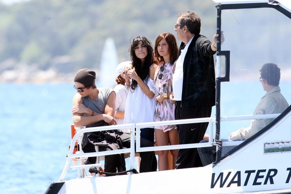 Vanessa+Hudgens+Ashley+Tisdale+Zac+Vanessa+pbJ6lMYMuXil