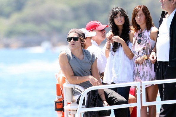 Vanessa+Hudgens+Ashley+Tisdale+Zac+Vanessa+YdpAfj9gP_Il