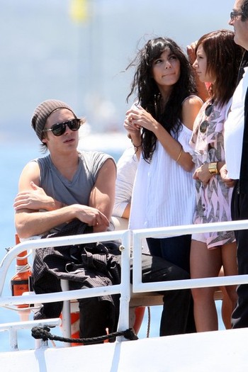 Vanessa+Hudgens+Ashley+Tisdale+Zac+Vanessa+TP45XOyt8Sml