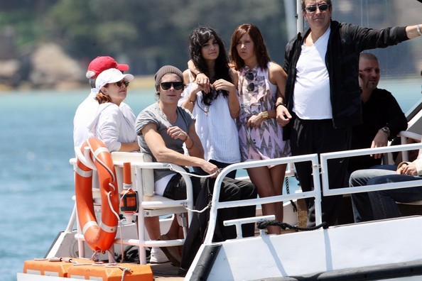 Vanessa+Hudgens+Ashley+Tisdale+Zac+Vanessa+YjNeub8rodal
