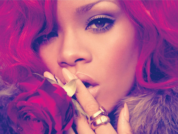 rihanna-loud-album-artwork-02