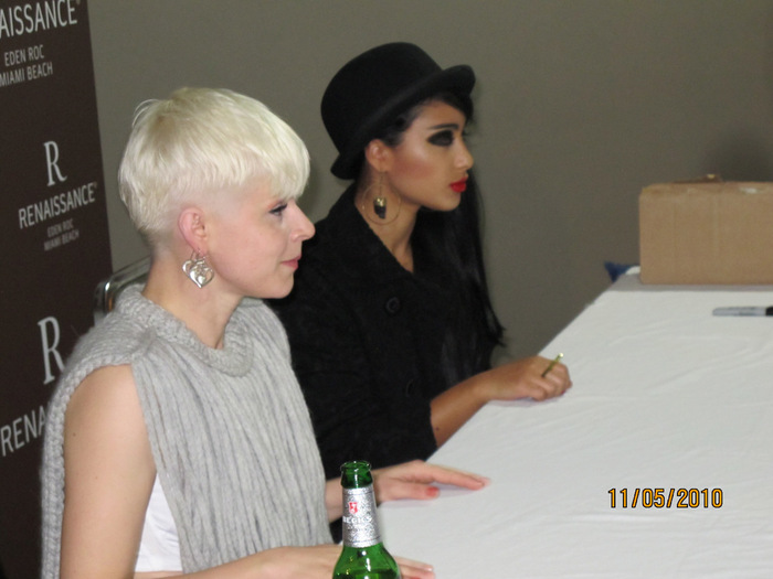 Robyn-Natalia-Kills-signing-after-show-Miami_WEB - NATALIA KILLS