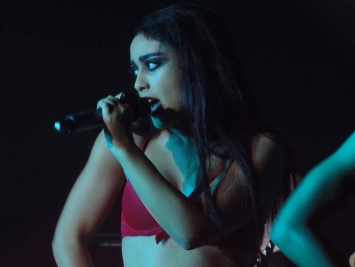 NataliaKillsLiveinBirmingham1 - NATALIA KILLS