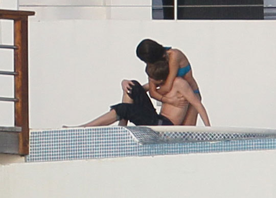 selena gomez si justin bieber 13 Selena Gomez a petrecut Revelionul in bratele lui Justin Bieber - 0 poze Selly and JusS 0