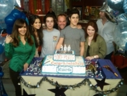 normal_001 - Wizards of Waverly Place - Cast and Crew Celebrating Thier 100th Episode
