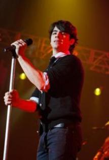 Joe_Jonas_1264190148_3