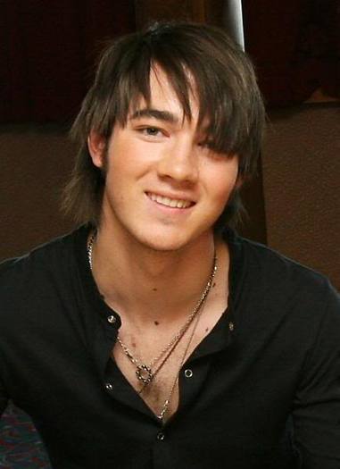 Kevinveryhotinthispic - kevin jonas