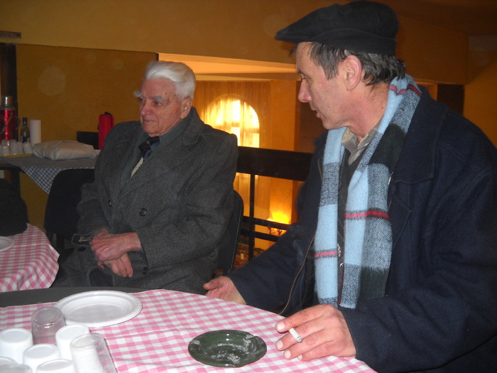 unchiul si nepotul; Celebrul crescator si arbitru de gaini G.MOLDOVAN din Brasov
