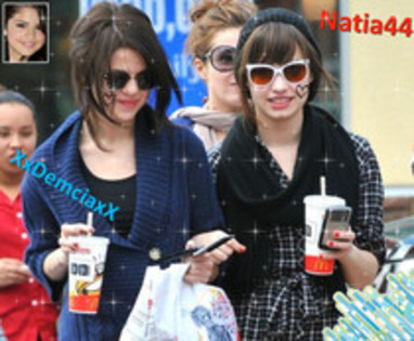 30539014_SXJKKQJIV - 00 fan selena and demi 00