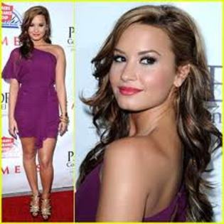 imagesCA45W6OX - 00 fan selena and demi 00
