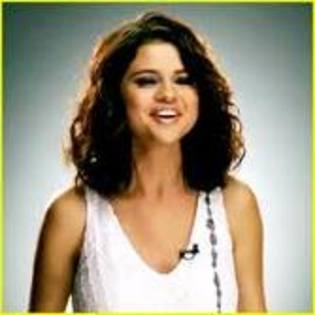 imagesCA293G1L - 00 fan selena and demi 00