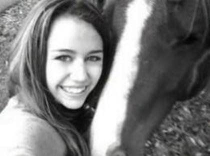 MILEY RARA 24 - Poze rare cu Miley Cyrus 2