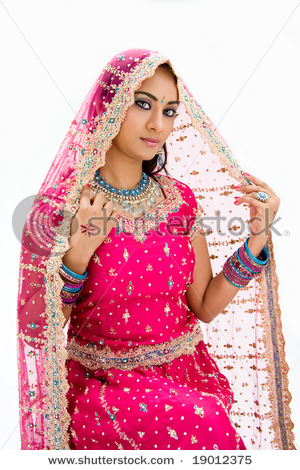stock-photo-beautiful-bangali-bride-in-colorful-dress-and-veil-isolated-19012375 - Podoabe indiene2