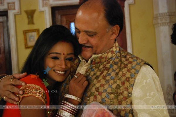 33360-father-and-daughter-love-scene - parul chauhan