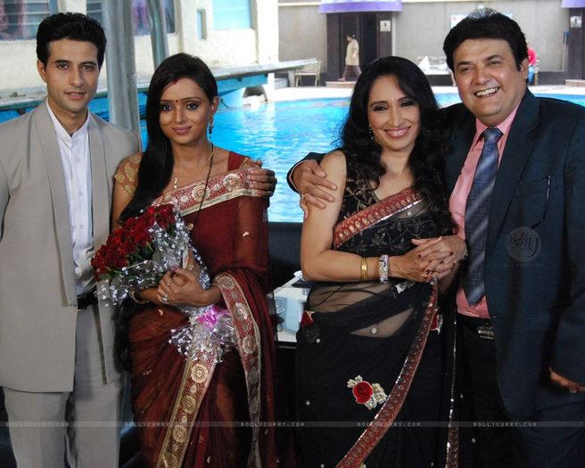 93042-anmol-and-ragini-with-rasik-and-ketki-dave - parul chauhan