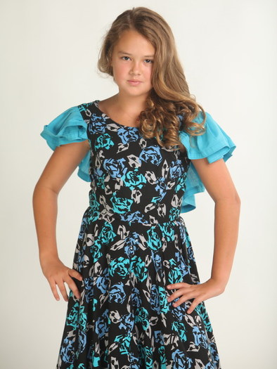 Lili_Sanboeuf_albastru_1_600-800