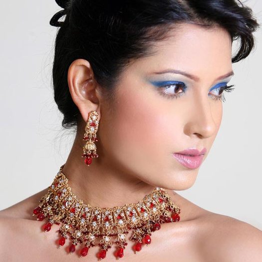 fashion-in-india-bindis-traditional-and-trendy-7 - Podoabe indiene1