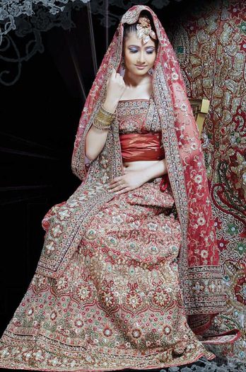 fashion-in-india-chaniya-choli-the-old-look-again-1