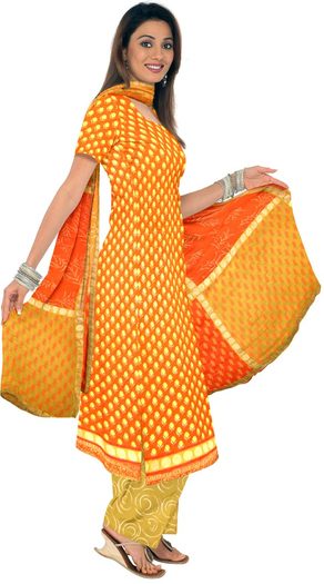 Handloom-silk-gold-printed-kameez-with-handembroidery-at-Daman-and-patchwork-chunni-traditional-Indi - Sari-uri