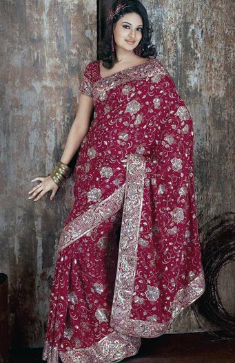 fashion-in-india-bindis-traditional-and-trendy-1 - Sari-uri