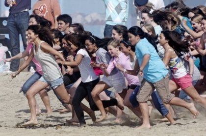 normal_007 - February 13th - Fliming Her New Music Video at the Beach with Her Fans in Los Angeles