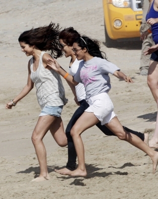 normal_009 - February 13th - Fliming Her New Music Video at the Beach with Her Fans in Los Angeles