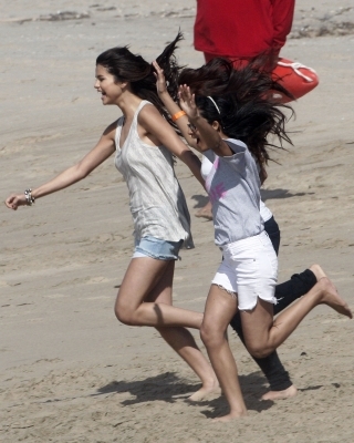 normal_021 - February 13th - Fliming Her New Music Video at the Beach with Her Fans in Los Angeles