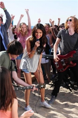 normal_089 - February 13th - Fliming Her New Music Video at the Beach with Her Fans in Los Angeles