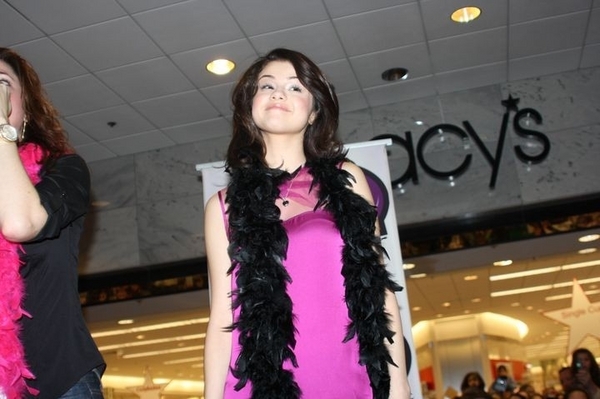 normal_sgg0017 - 2010 February 13 Apperance at Emerald Square Mall