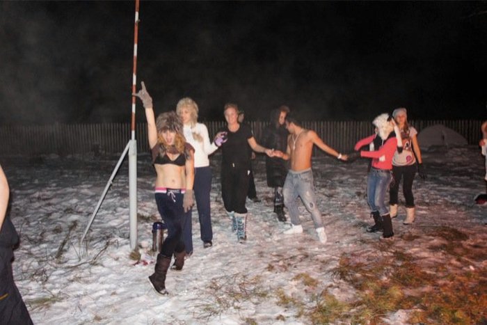 SI MAI ZICEAI DE MINE CA AM FACUT BAIE IN MARE:)))))