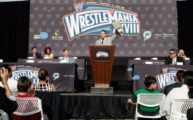 181964_146163422110912_112791928781395_281497_3083857_n - wrestlemania XXVII conferance Miami Florida