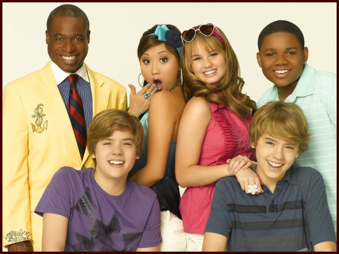 38015_139841549368605_139839892702104_317027_1202517_n - The Suite Life on Deck