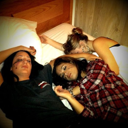 62115_106878049376627_100001632983439_56220_1570112_n - Nicole Anderson