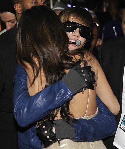  - 2011 Justin and Selena at Grammy